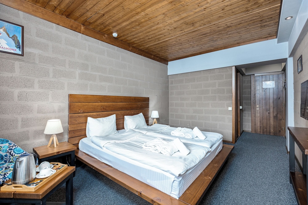 Deluxe Double Room, 1 King Bed photo 1