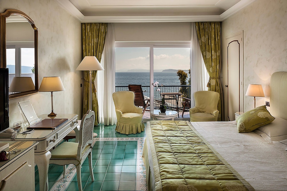 Deluxe Room, Balcony, Sea View photo 3