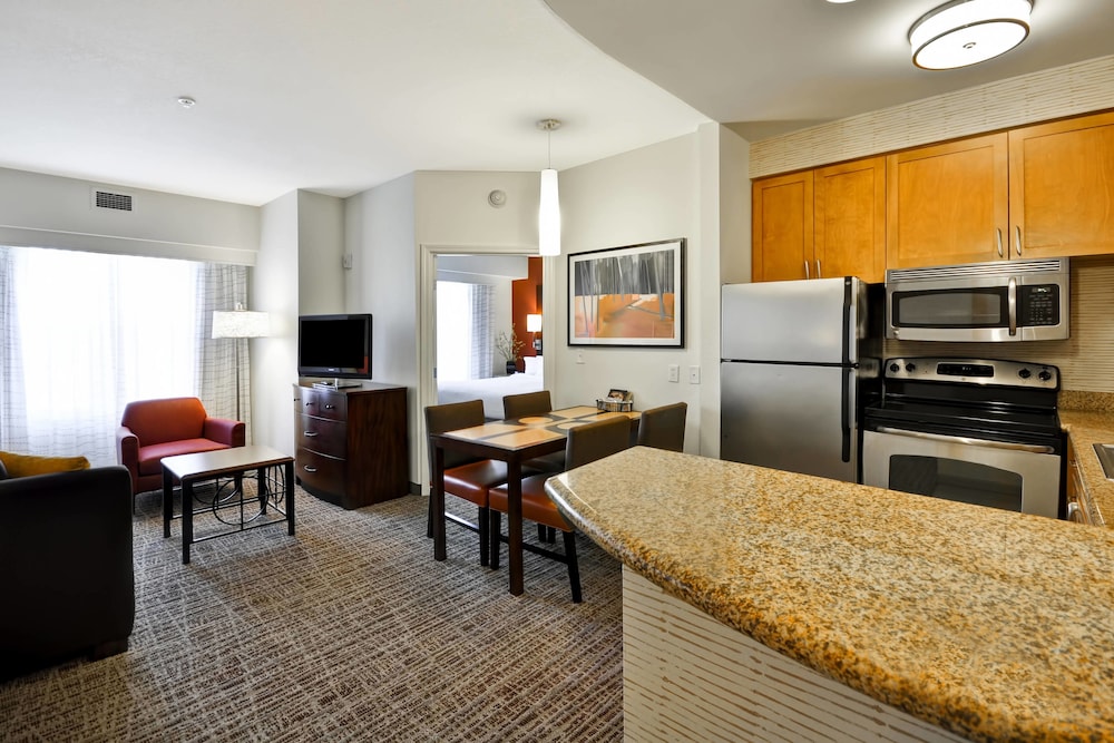 Suite, 1 King Bed - Photo 2