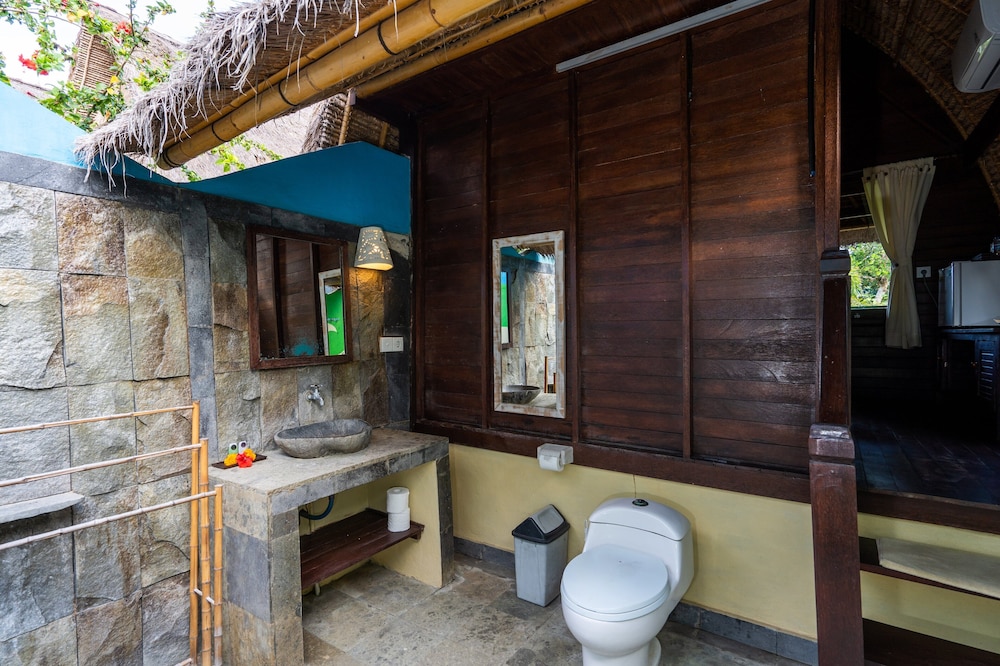 Bungalow Hut photo 2
