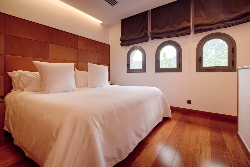 Room (Tower) (2 Adults) photo 1