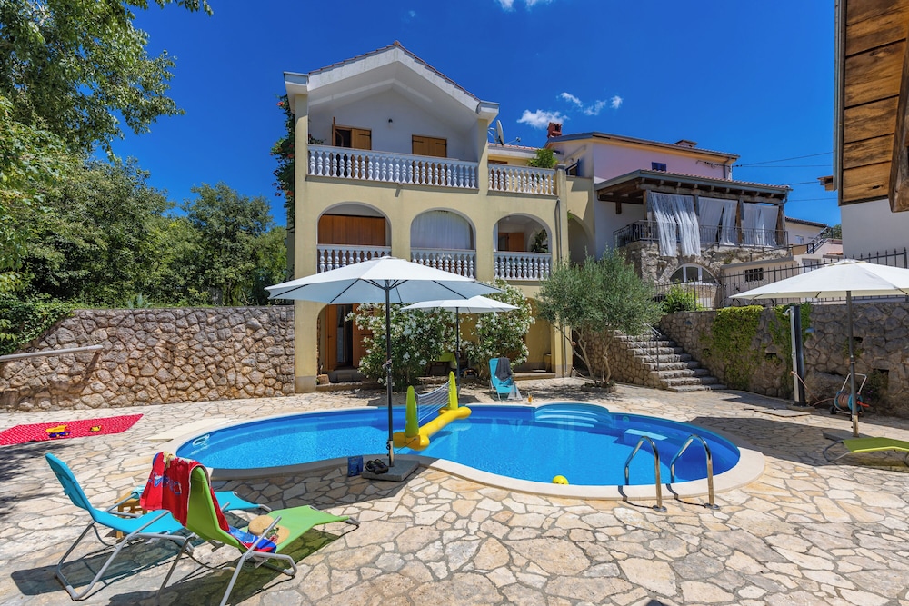 Family House, Multiple Bedrooms (Pool House Franjo) photo 2