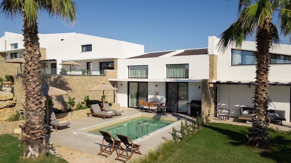 Rocky Villa