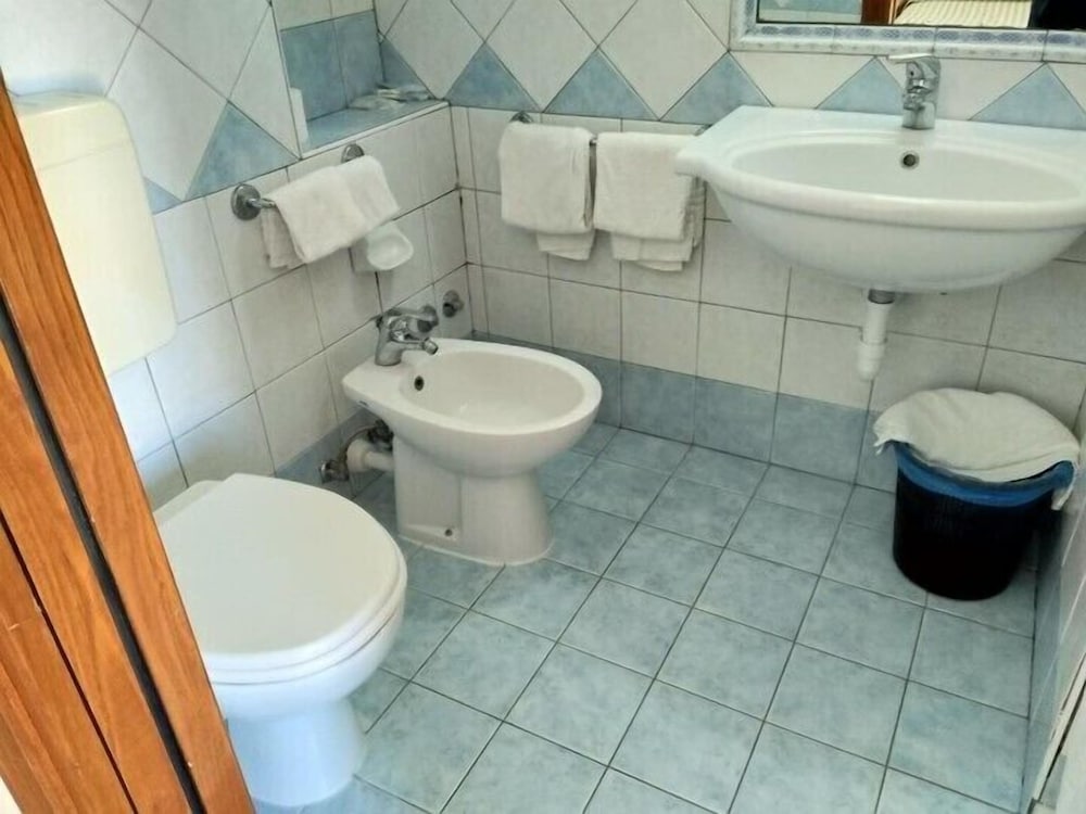 Economy Quadruple Room photo 2