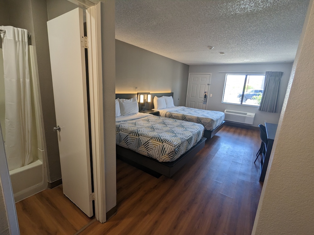Deluxe Room, 2 Double Beds, Accessible, Non Smoking photo 3