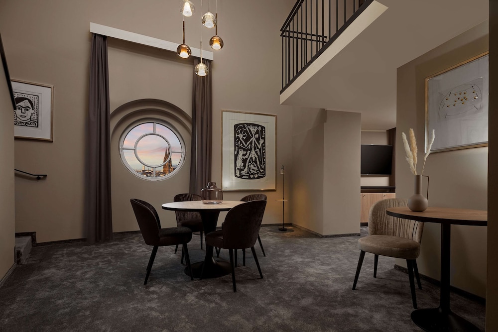 Suite, 1 King Bed (Art Duplex) - Photo 7