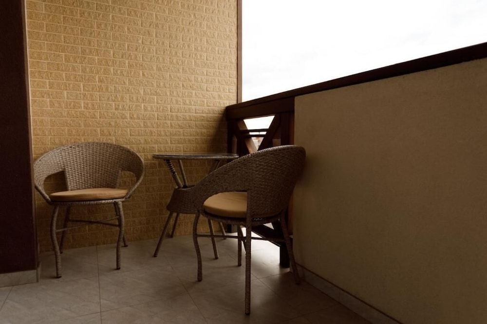 Basic Single Room, Balcony, Pool View photo 2