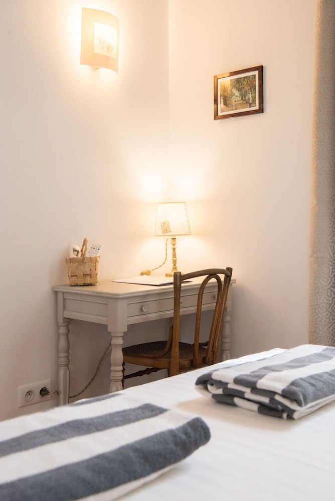 Standard Double Room, Ensuite, Garden View (Chambre Olivier) photo 3