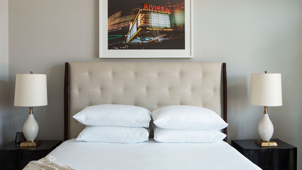 Deluxe Room, 1 King Bed, Balcony