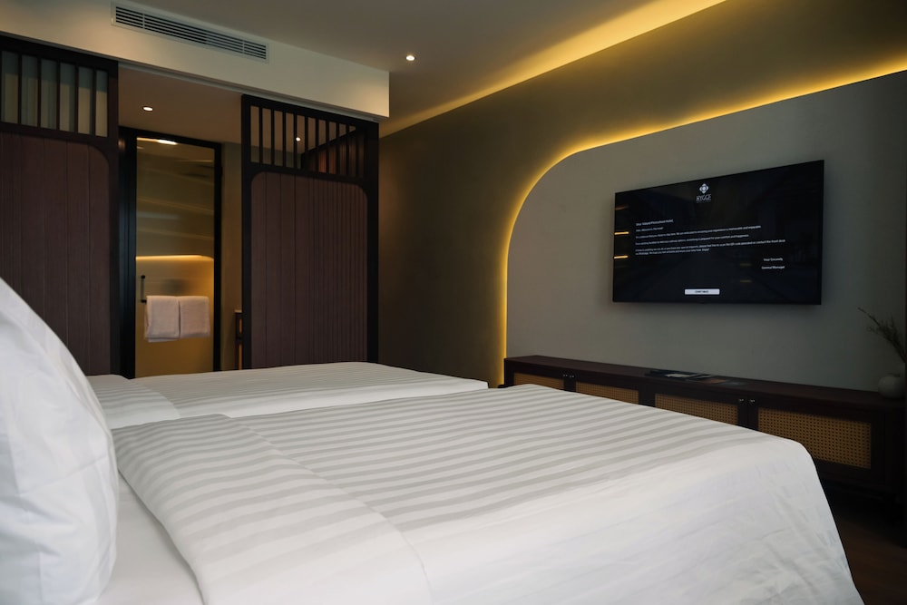 Executive Room East - Photo 4