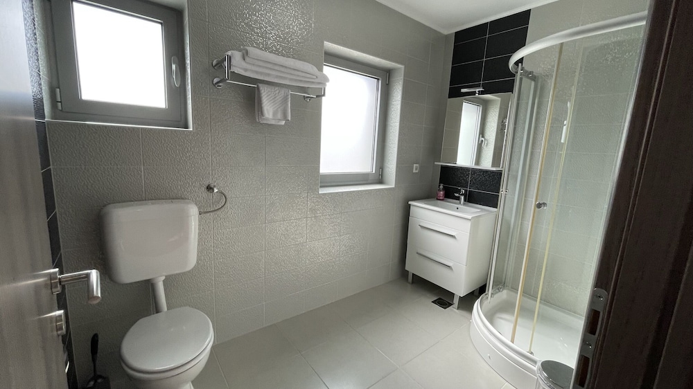 Comfort Double Room, 1 Queen Bed, Hill View photo 3
