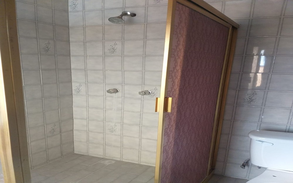 Standard Shared Dormitory, 5 Bedrooms photo 3