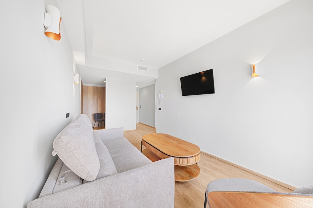 Suite - Photo 5