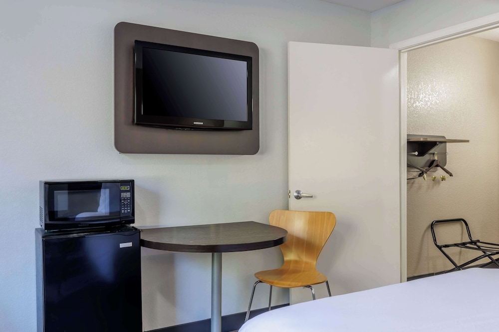 Standard Room, 1 Double Bed, Non Smoking photo 1
