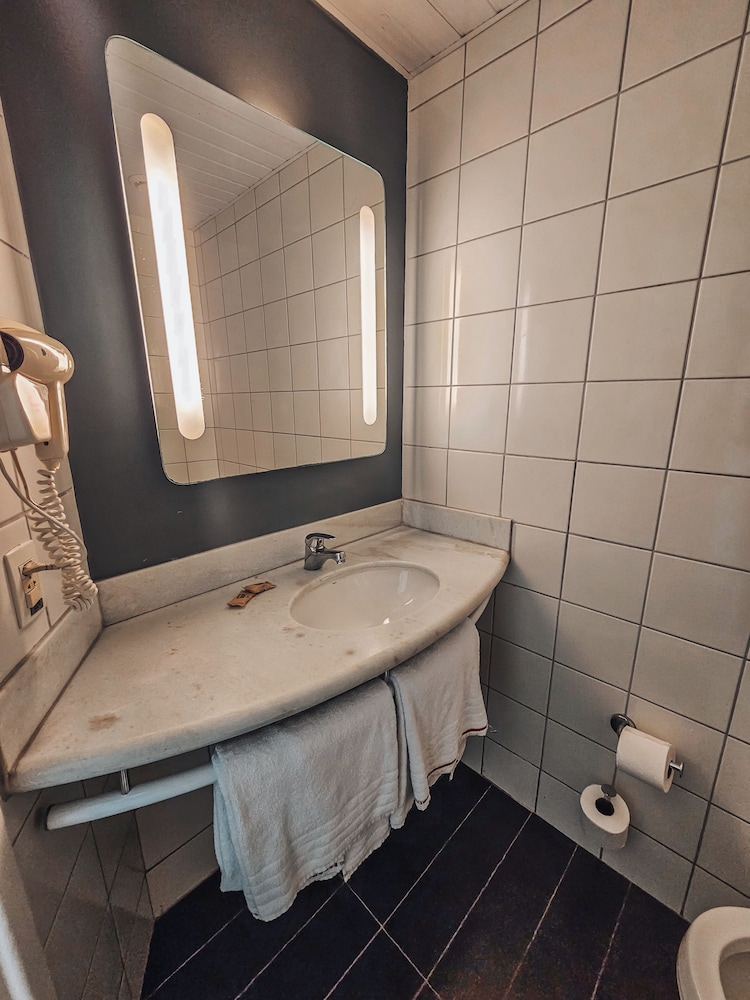 Room, Multiple Beds - Photo 8