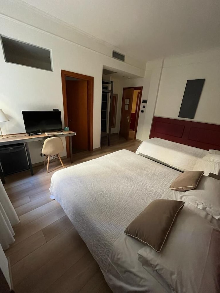 Economy Triple Room - Photo 2