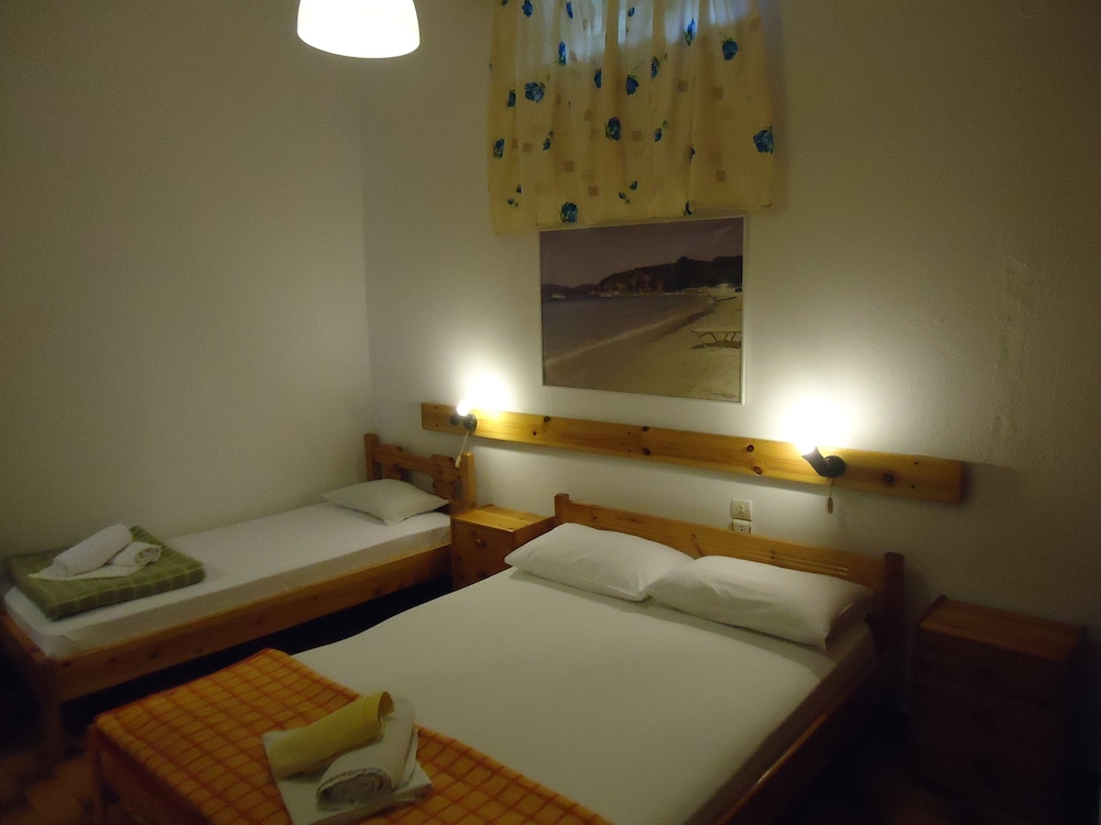 Basic Triple Room photo 2
