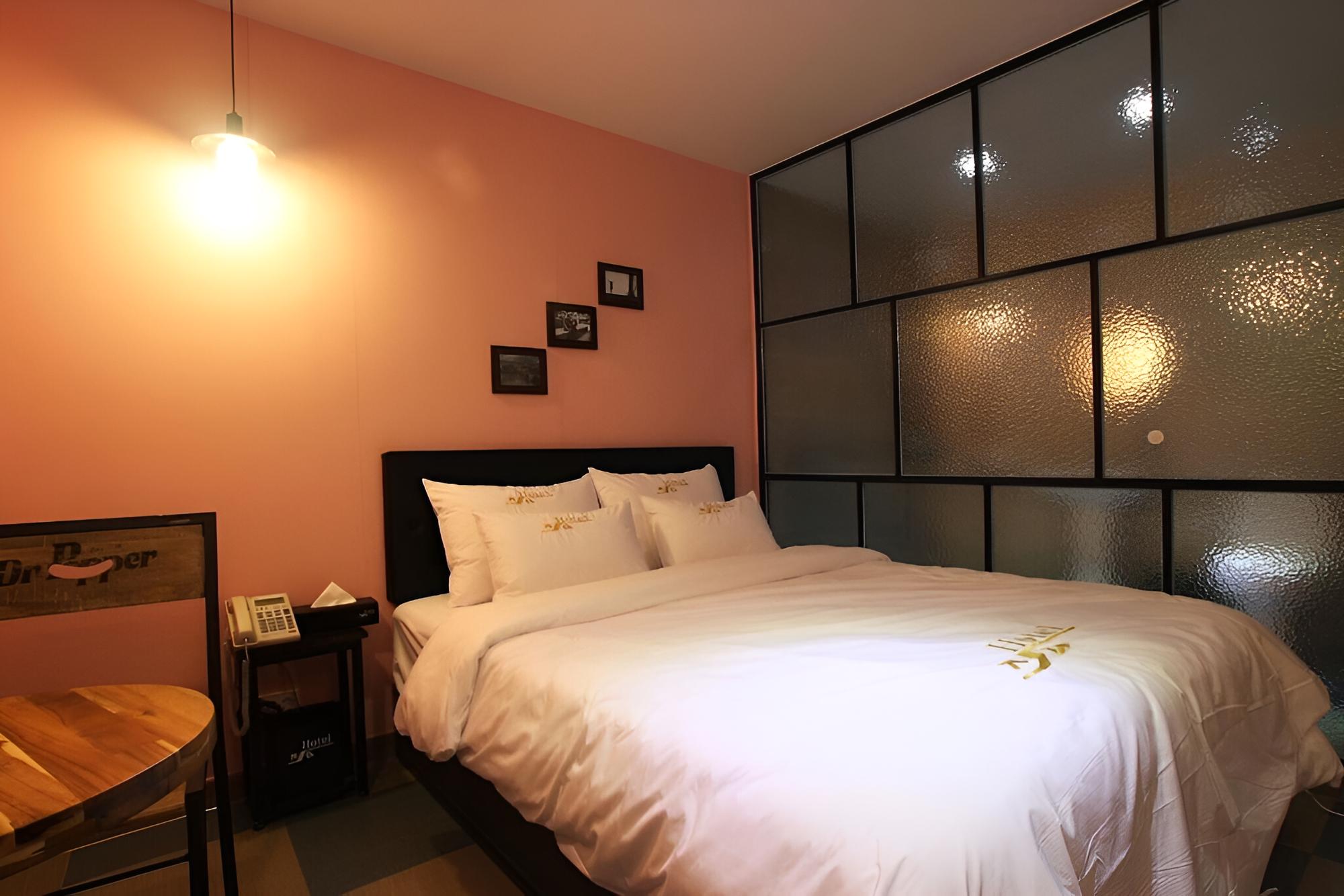 Room (Standard Room) - Photo 8