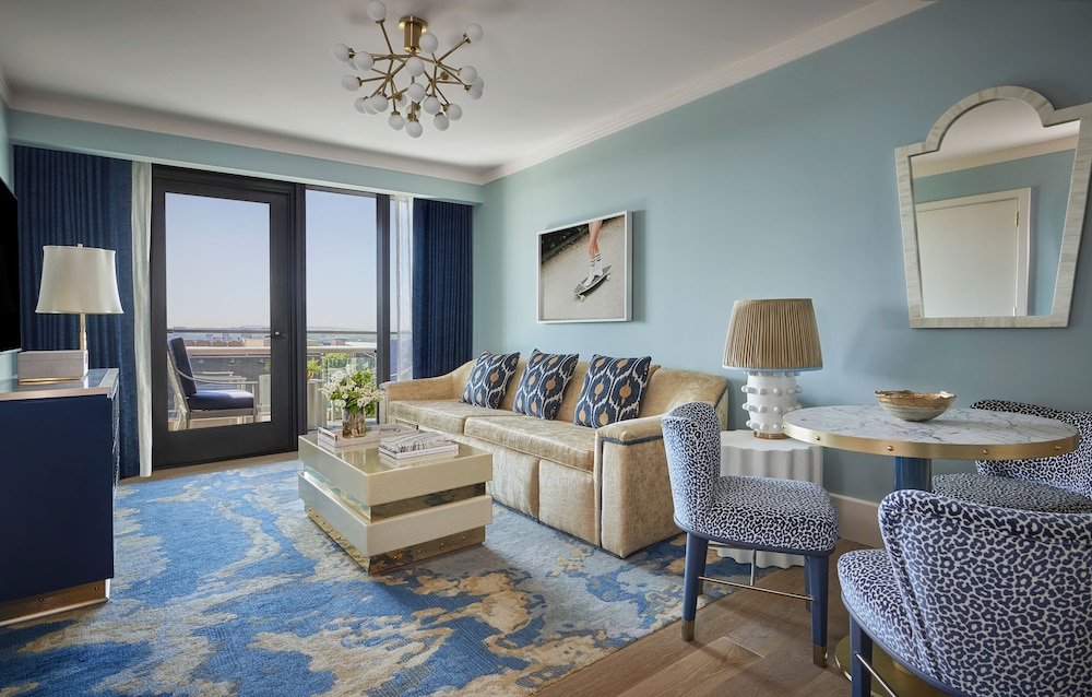 Suite, Mobility Accessible (Sunset)