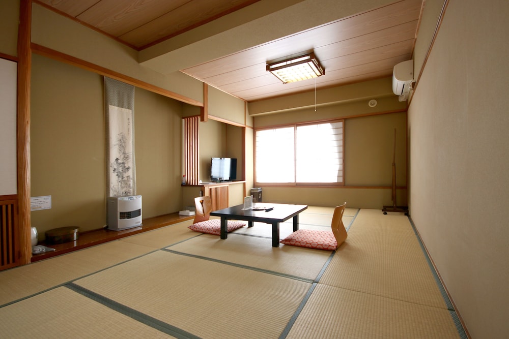 Japanese-Style Room, Non Smoking, Private Bathroom - Photo 3