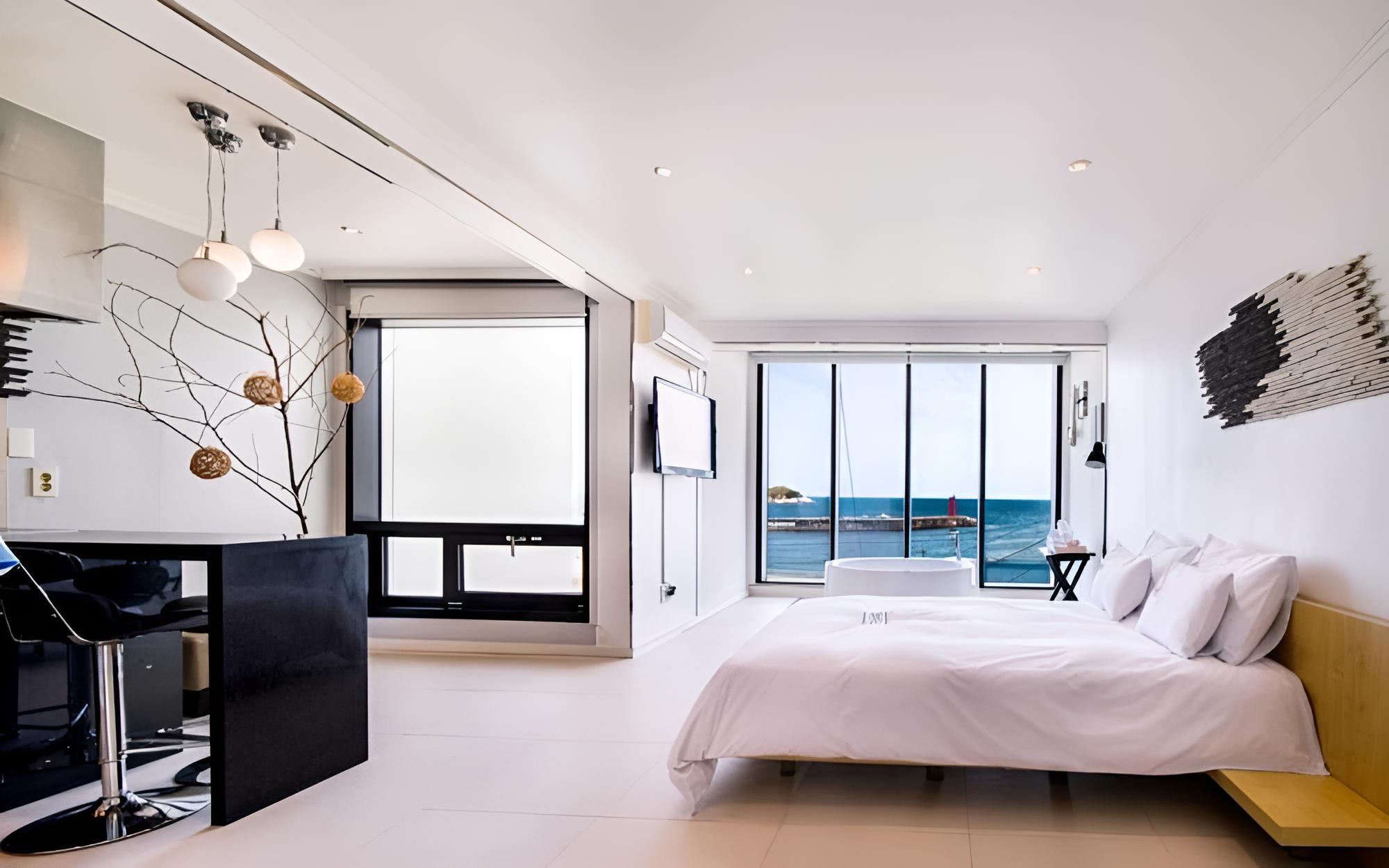 Room (305 Spa Ocean View (Netflix Mini Beam) photo 3