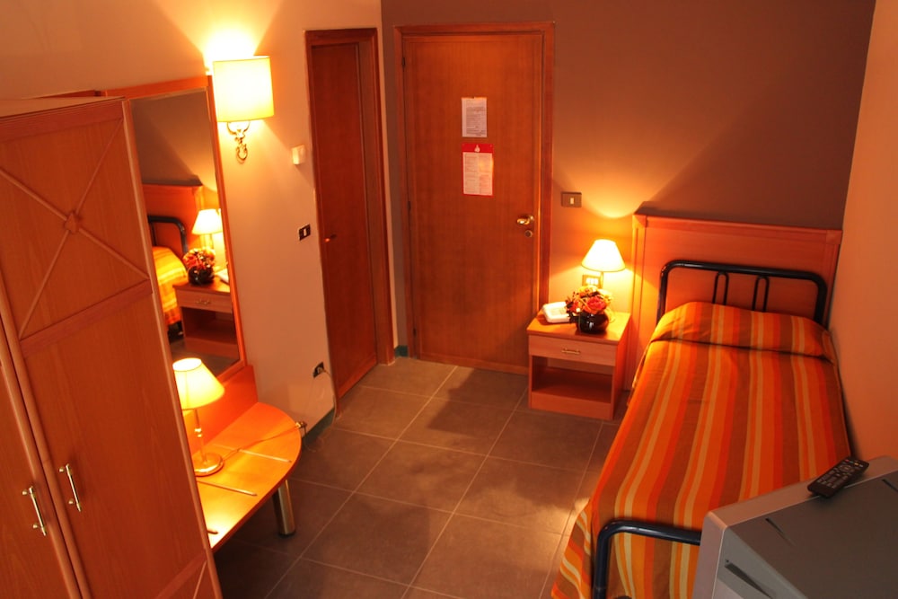 Single Room photo 2