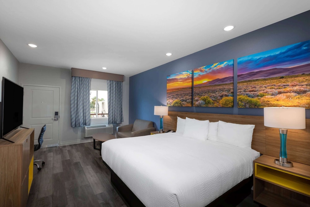 Comfort Room, 1 King Bed, Non Smoking - Photo 6