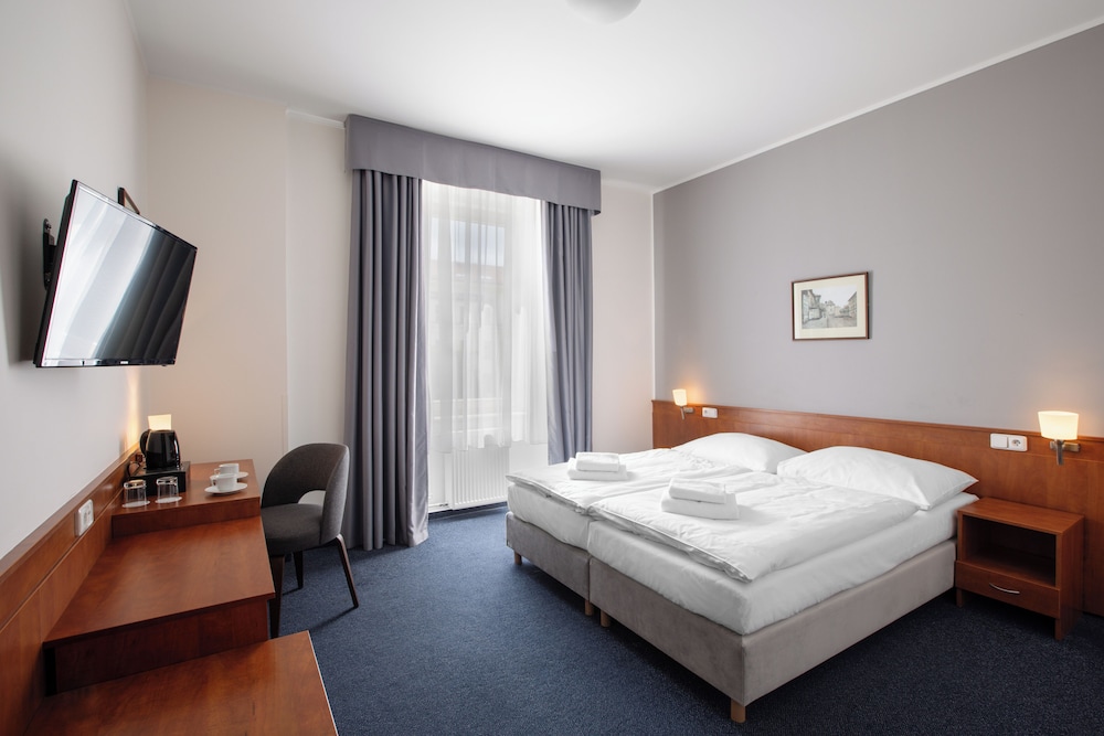 Double or Twin Room - Photo 1