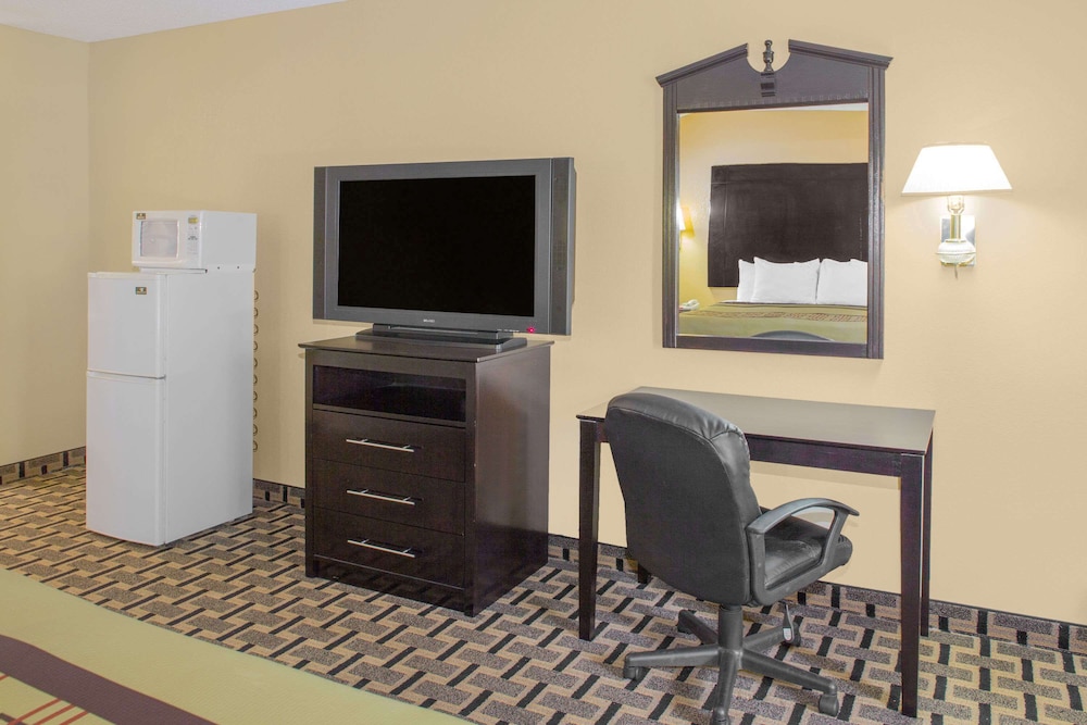 Upgraded, Deluxe Room, 1 King Bed, Non Smoking - Photo 4
