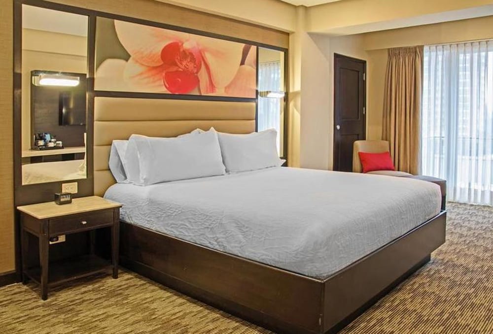 Junior Suite, 1 King Bed, City View - Photo 2