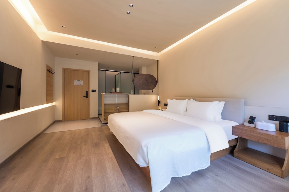 Signature Double Room, Hill View photo 3