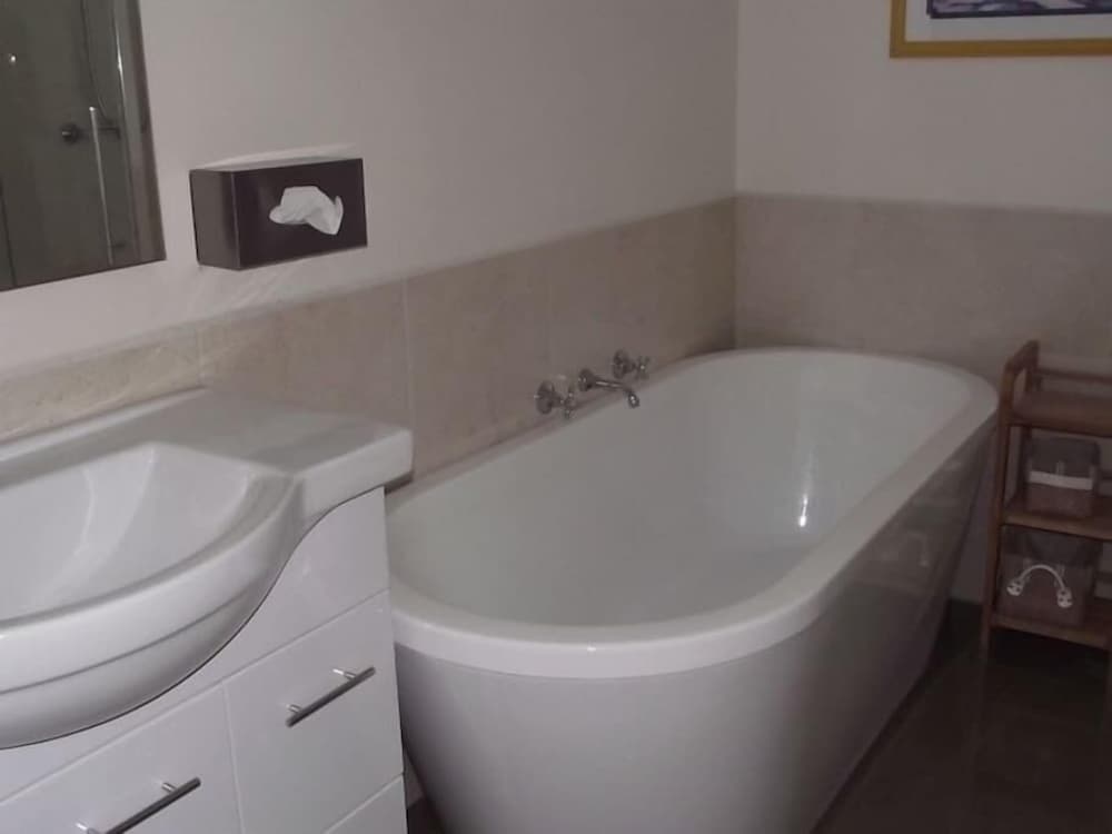 Avenue House photo 2