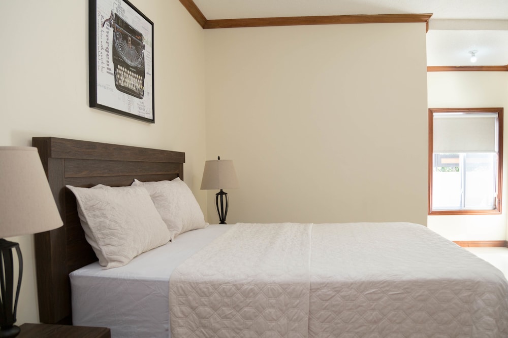 Luxury Townhome, Multiple Beds photo 2
