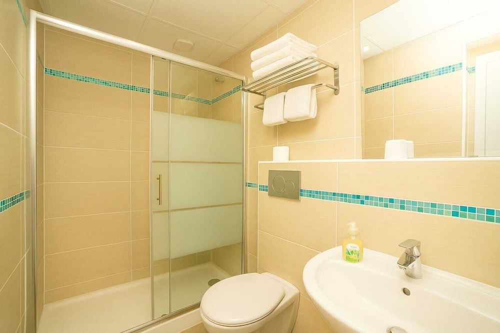 Standard Double or Twin Room - Photo 7