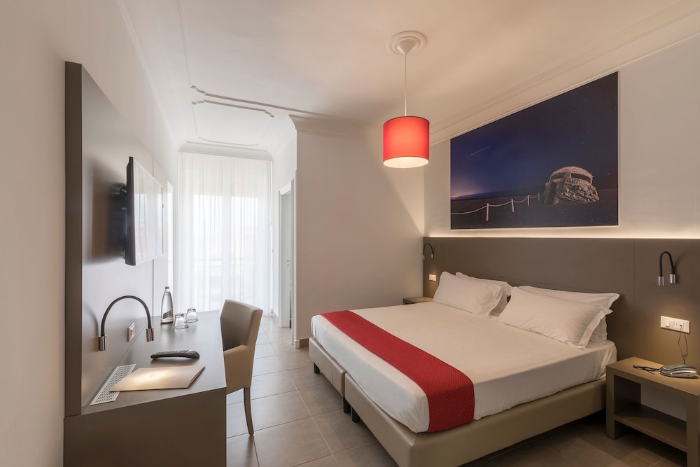 Standard Double Room Single Use - Photo 5