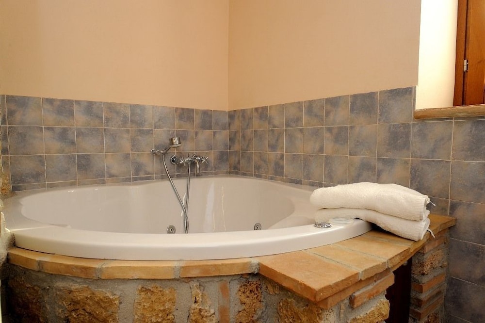 Junior Suite, Jetted Tub photo 2