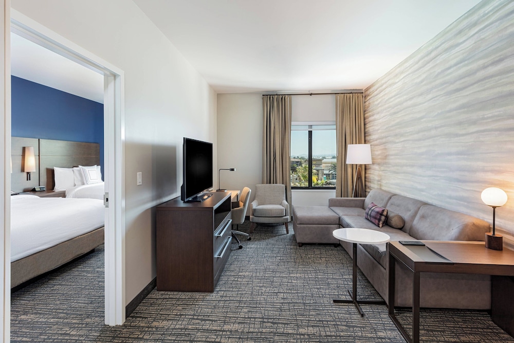 Suite, 1 Bedroom - Photo 11