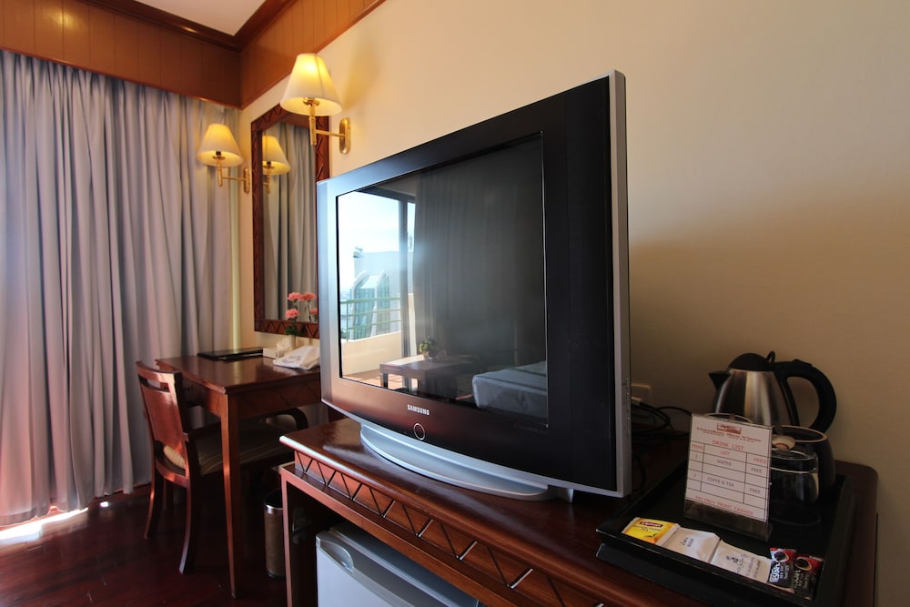 Superior Room, 1 Double or 2 Twin Beds, City View thumbnail 6