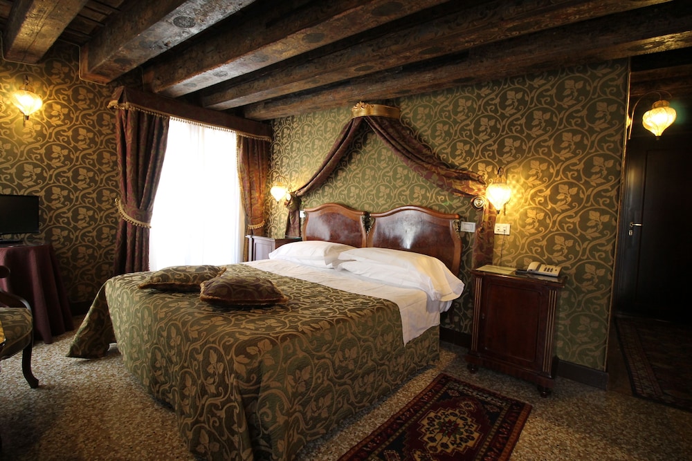 Classic Double or Twin Room