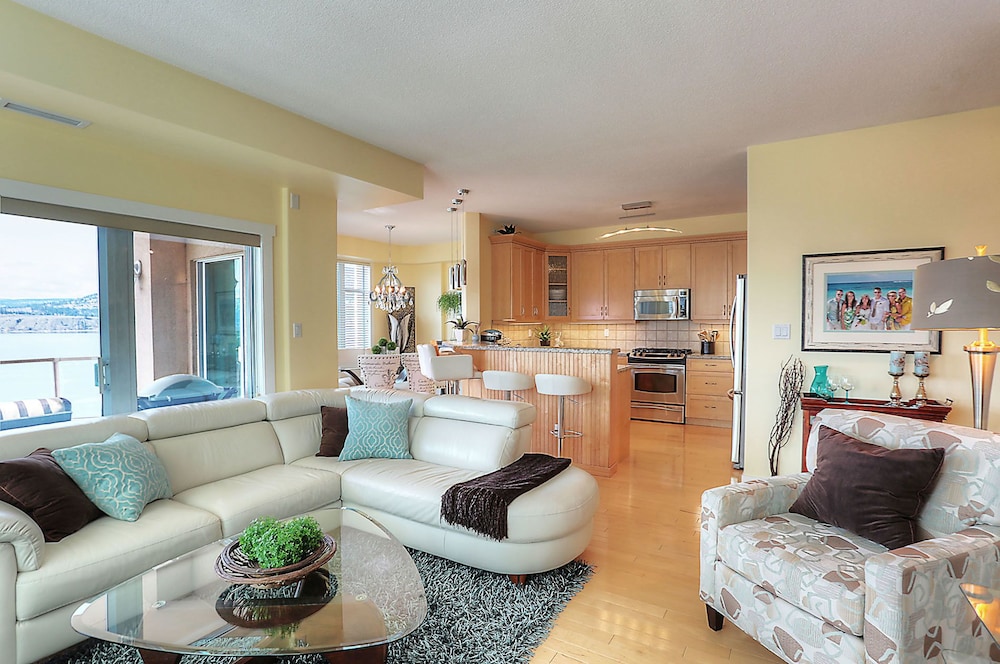 Luxury Condo, 3 Bedrooms, Lake View photo 1