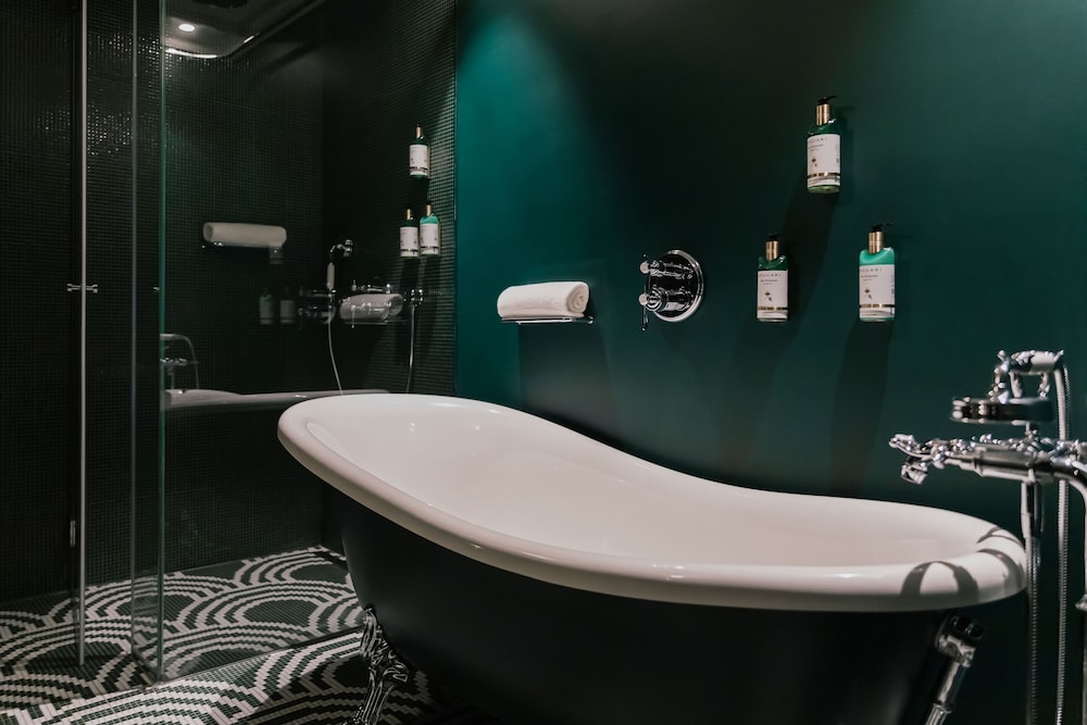 Legacy Corner Suite - Photo 10