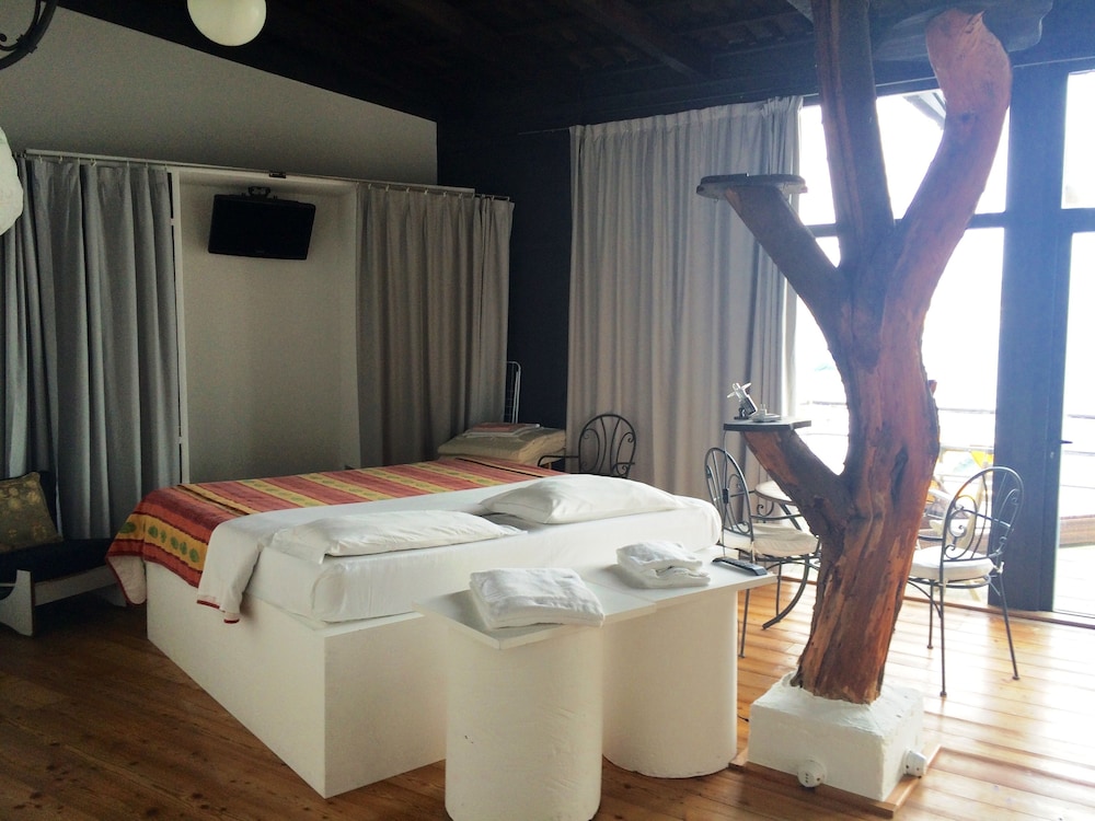 Studio, 1 Queen Bed, Balcony, Lake View