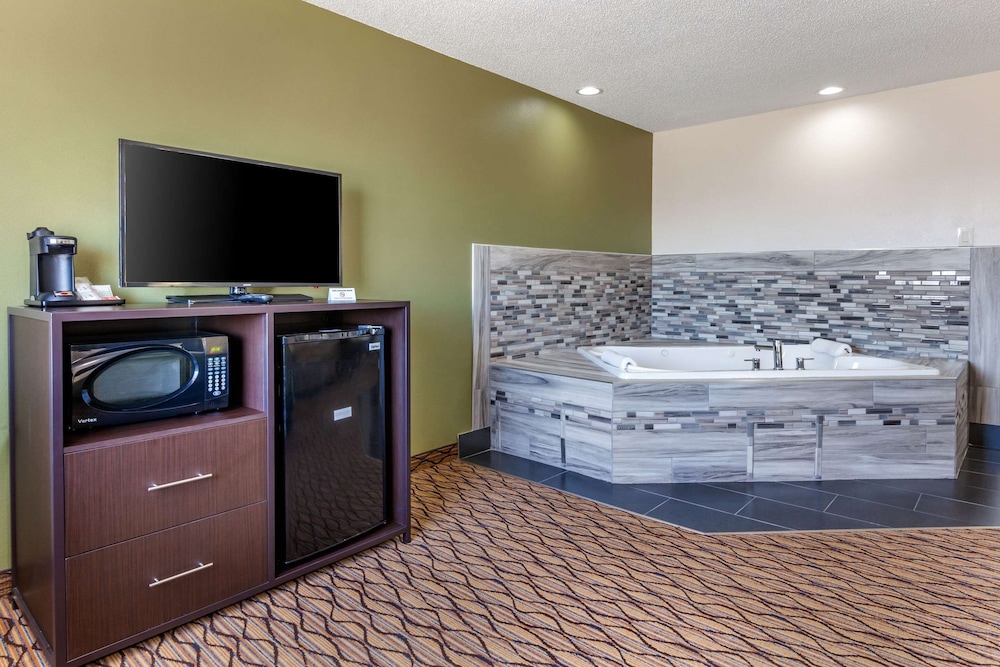 Suite, 1 King Bed with Sofa bed, Non Smoking - Photo 2