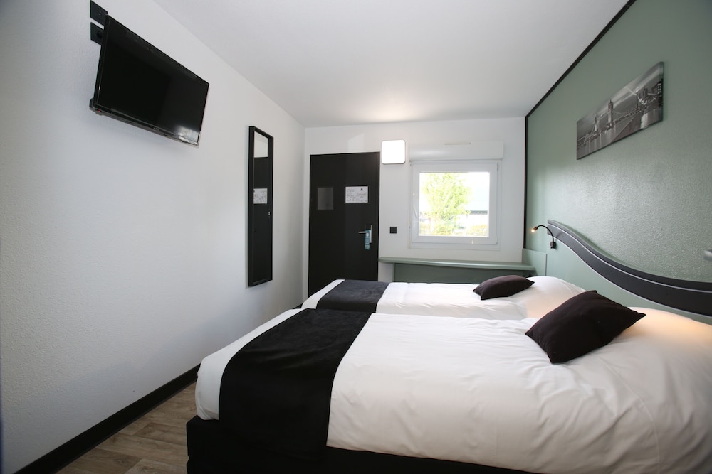 Standard Room, 2 Twin Beds - Photo 2