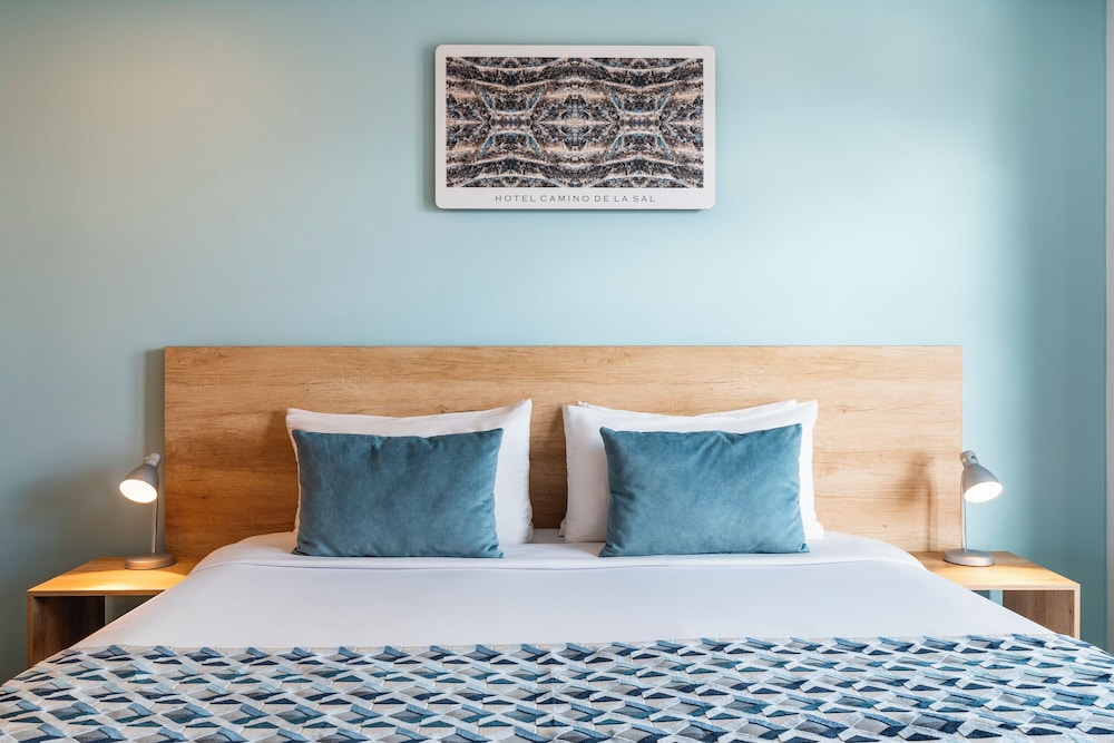 Deluxe Room, 1 King Bed, Balcony photo 3