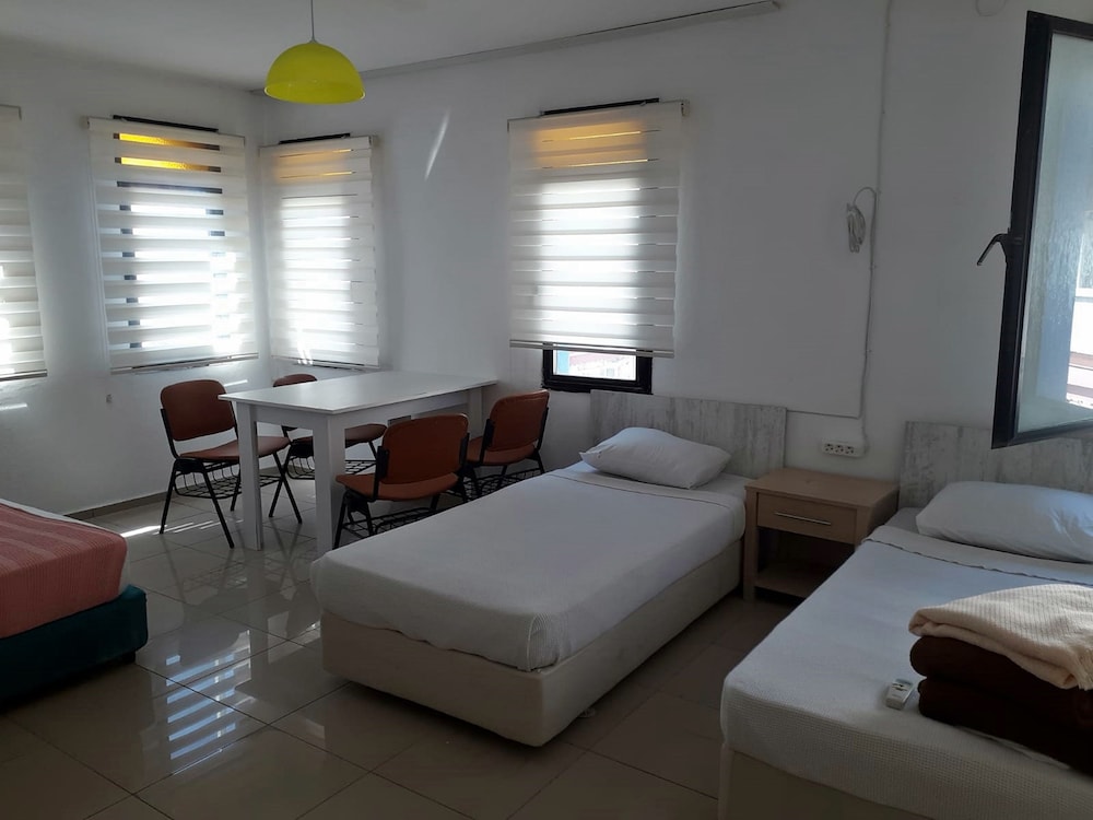 Economy Room, Multiple Beds