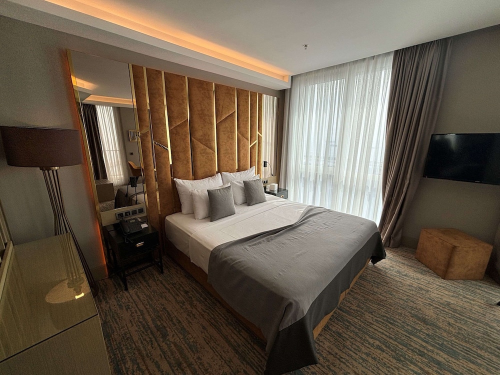 Junior Suite, 1 Double Bed, Non Smoking, Balcony (View)