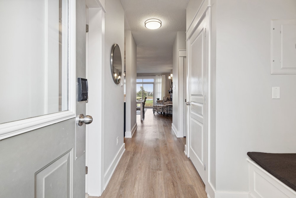 Premium Townhome, 2 Bedrooms (112 Rivergrass - Pet Friendly)