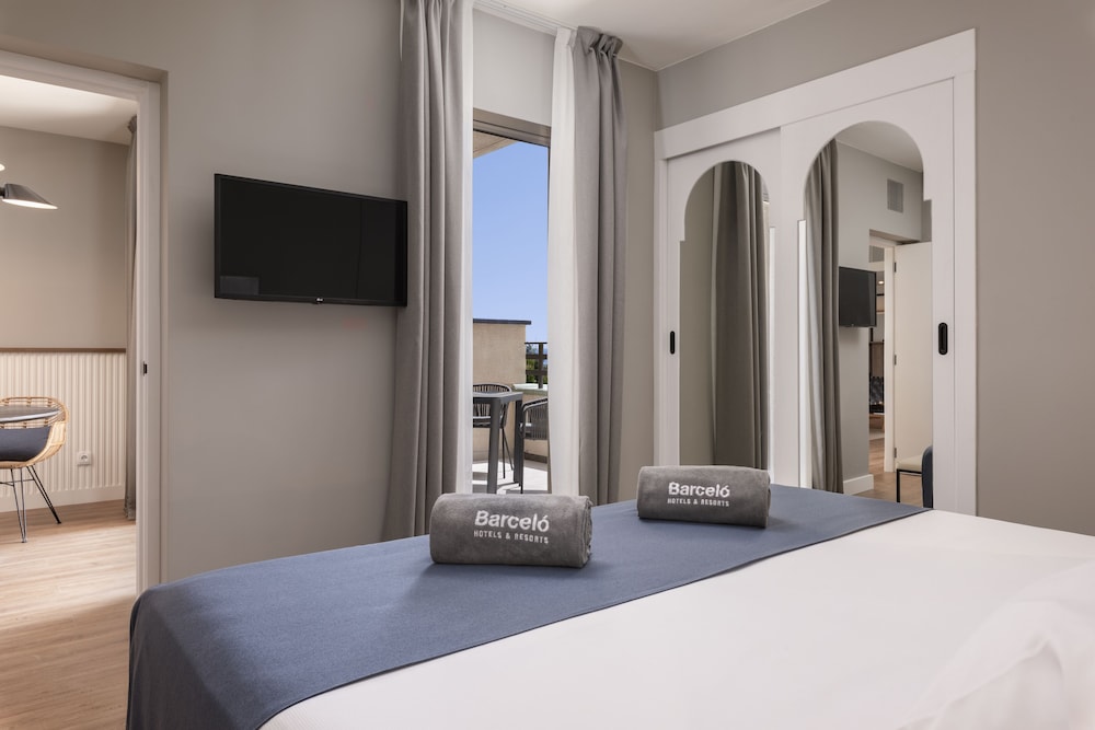 Junior Suite (Deluxe, 2 adults + 1 child) photo 2