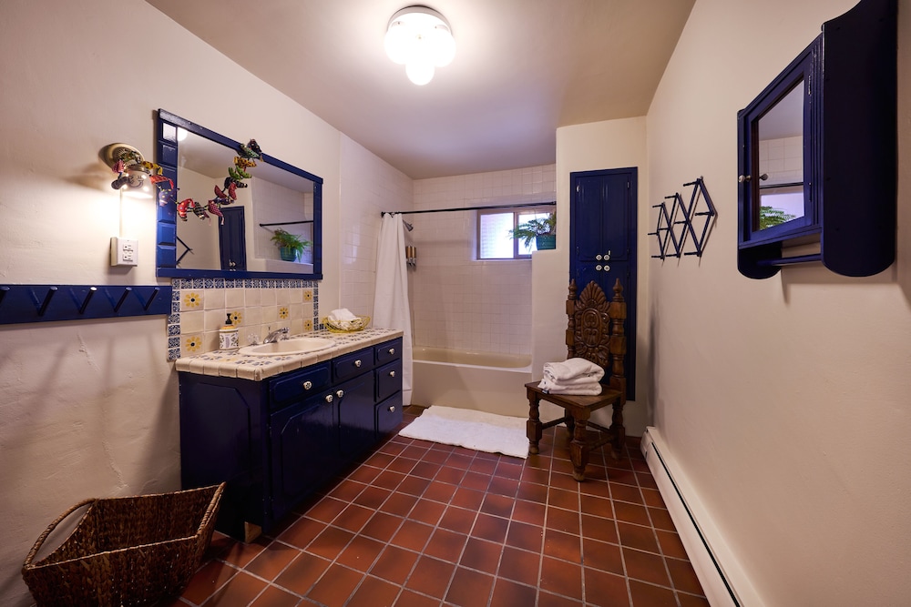 Standard Suite, 1 Bedroom, Non Smoking (Room One) photo 3